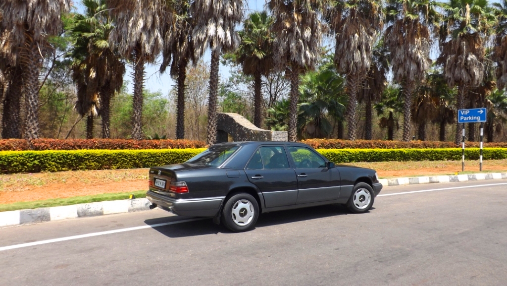 Mercedes benz w124 india #6