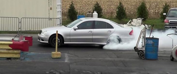 10-second Mercedes-Benz E55 AMG tire smoke slider