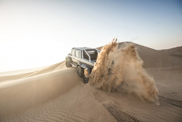 photographer-gfwilliams-takes-stunning-shots-of-g63-amg-6x6-in-the-oman-desert-photo-gallery_9
