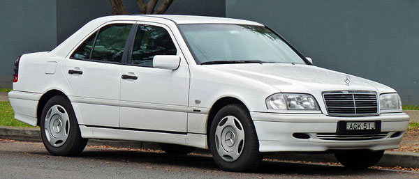 1997-2000_Mercedes-Benz_C.jpg
