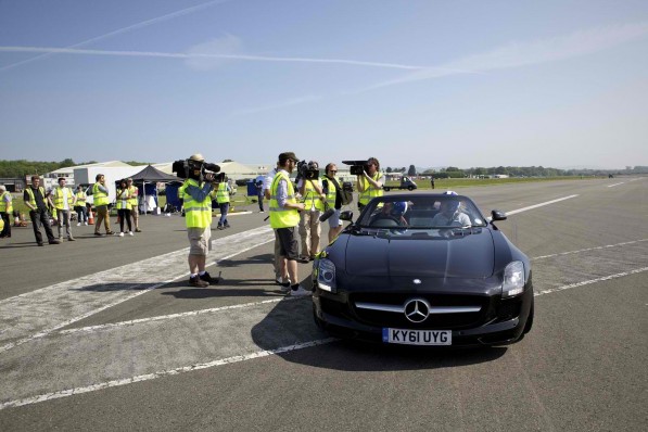 coulthard SLSAMG 597x398 Golf Ball Caught on Moving SLS AMG, Mercedes Benz Claims World Record