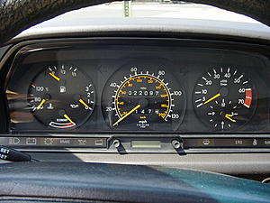Lets See Some w201's-1985-mercedes-190e-cluster.jpg
