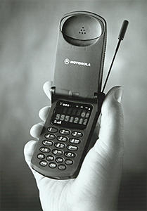 1. HOW-TO GUIDE FOR CELL PHONE UPGRADES, PLUG-IN AND BLUETOOTH-motorola.jpg