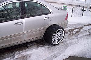 My w203 got stuck in snow on the driveway. (Vid and Pics)-100_0759.jpg