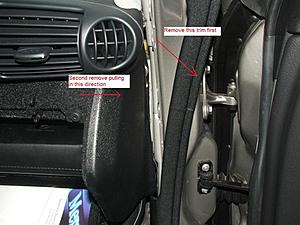 D.I.Y. Aux-In on 2007 W203 (without the wiring harness) (Large Image Warning!)-remove_lateral_panel.jpg