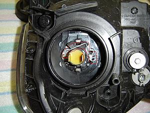 has anyone tried to replace headlight bulbs?-15.jpg