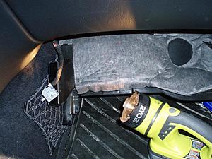 Installing I-pod integration into glove box...-p1010041.jpg