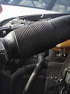 Here goes all that bragging...front engine leak-hpim2397.jpg