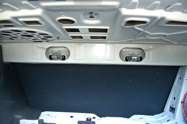 198090d1292156723-2007-c230wz-adding-speaker-dash-free-air-sub-rear-deck-seat3.jpg
