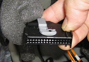 Speaker wiring in trunk-plug1a.jpg