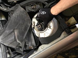 Need help with identifying a loose part on the strut, and a missing plastic box?-img_0216.jpg