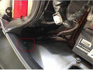 Found this plug in the engine bay, help me Identify it ?-8-9-2013-12-32-12-pm.jpg
