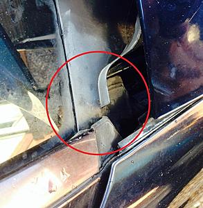 water leak in drivers footwell missing rubber pieces i think??-driver-sides-windscreen-rubber-missing.jpg