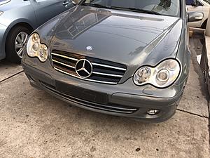Official C-Class Picture Thread-c180-grill-emblem-daylight-side.jpeg