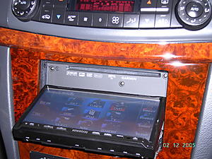 DIY installation of AVIC &amp; other aftermarket HU's for W203 (Warning! lots of images!)-dvd-cdslot.jpg