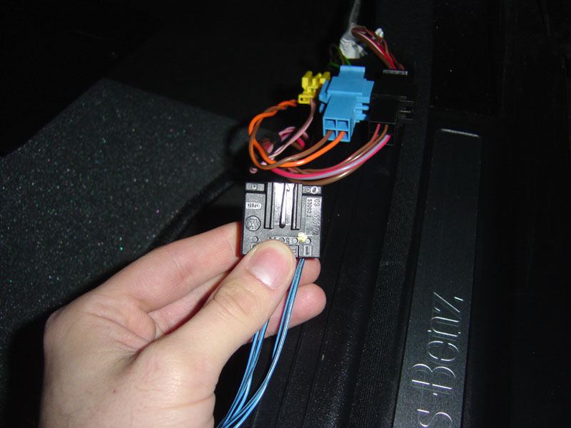 DIY - setting up the AUX input for iPod, mp3 player, etc ... audio wiring harness 