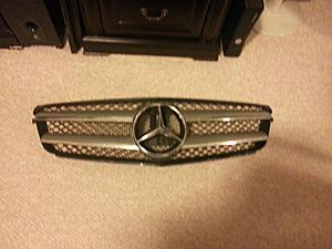 FS: 2012-2013 W204/C204 OEM Grill (Toronto)-vyvhxp4.jpg