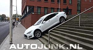 AutoPiloting Technology // C300 vs Model S-image_01.jpg