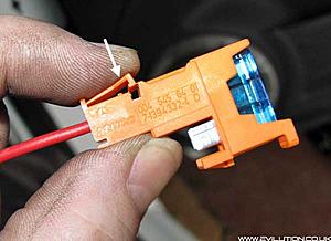 Identifying suitable Ignition Power take-off from Fuse Box-sam-connector.jpg