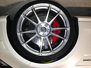 what color is this wheel? is it Brushed Titanium ?-image.jpg