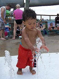 MAN THEY GROW UP QUICK!-six-flags-002.jpg