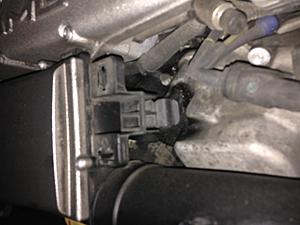 Engine oil leak and broken bracket-img_3095.jpg