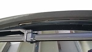 CLS55 windshield plastic rubber crack-20150903_121734.jpg