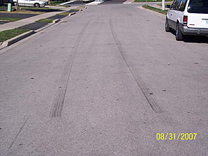 Can someone chime in with dual skid marks-100_2104.jpg