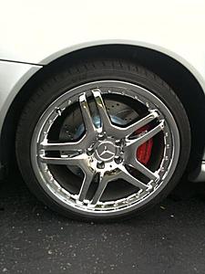 New Crossed drilled and slotted rotors installed-rears.jpg