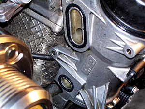 Oil cooler @ filter housing; Leaking-c32oc4.jpg