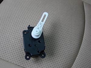 Famous AC clicking noise, AC footwell damper linkage replacement DIY details steps-103.jpg