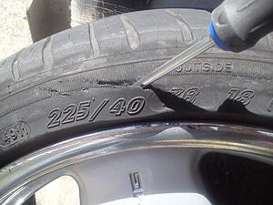 Clipped a front tyre-pneu-avant-d-chir-.jpg