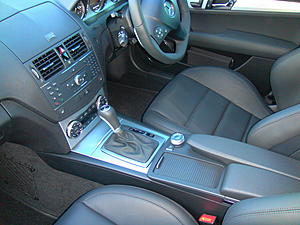 Some pics of my 2010 C63-cupholder.jpg