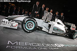 MERCEDES GP PETRONAS-20100126-00000000-tpnp-moto-view-000.jpg
