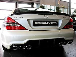 Point of Quad Exhaust?-amg_showroom_09.jpg