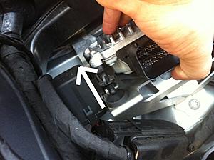 C63 AMG ECU removal-img_1579.jpg