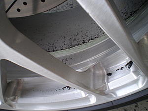 Excessive rear brake dust-p1010142.jpg