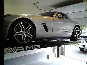 Four post lift for my AMG-20121020_145428.jpg