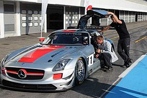 I am lucky guy...convinced my wife to drive SLS GT3-941587_593636823988102_1953854190_n.jpg