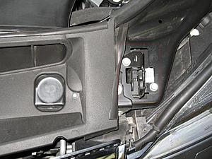 Bonnet/hood stuck on passenger side.-c63_left_latch.jpg