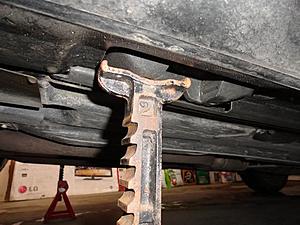 DIY - Replacing Fog Light Bulbs (with pics)-dsc00315_zps3630e898.jpg