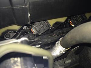 What would cause an oil leak on the valve cover?-wx6bh1b.jpg