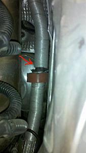 Exterior Engine Hose Broken-2010-10-11_21-cl500-2.jpg