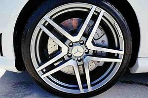 need yuor help on deciding what color, i have 10 hours to decide,white or black-image.jpg