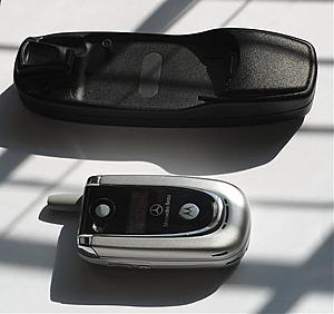 Unlocked Mercedes branded Motorola V600 and MHI Cradle-l1000018.jpg