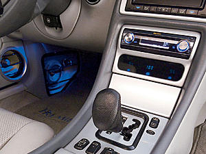 few Ice picks Check-caep_0810_02_z-mark_vickers_1999_mercedes_benz_clk430-premier_head_unit.jpg