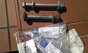 Why different bolts on Lower Control Arms, same car?-imag0608.jpg