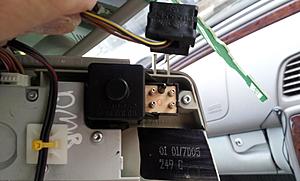 Sensor plug wire help to internal light, does anyone know?-sensor-plug.jpg