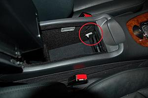 Lever inside '04 CLK 500 center storage console (armrest)-dsc_0285-1024x768-.jpg