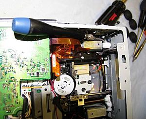 CD Changer: Removal of stuck CD-cd-stuck.jpg